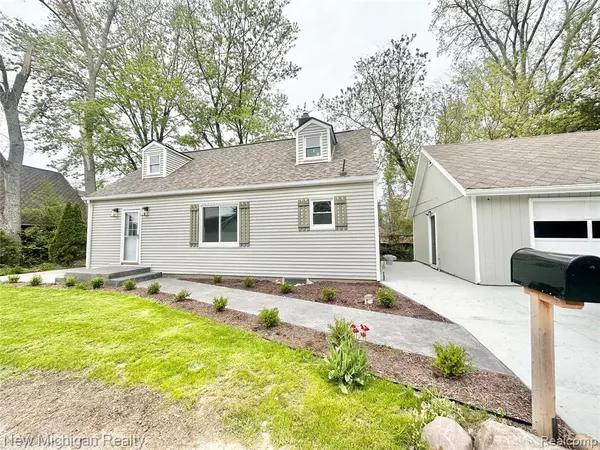 2050 Pine Street, Fenton, MI 48430