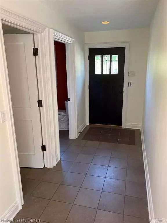 Birmingham, MI 48009,1588 BENNAVILLE Avenue