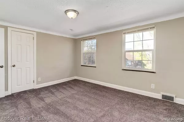 Detroit, MI 48224,5574 Buckingham Avenue