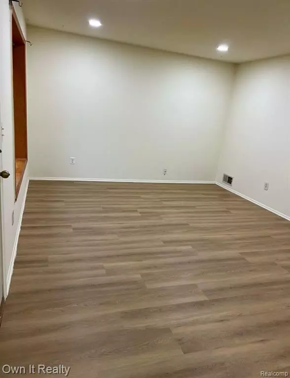 Dearborn Heights, MI 48125,3976 WEDDELL Street