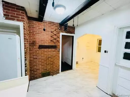 Detroit, MI 48213,13044 Wilshire Drive