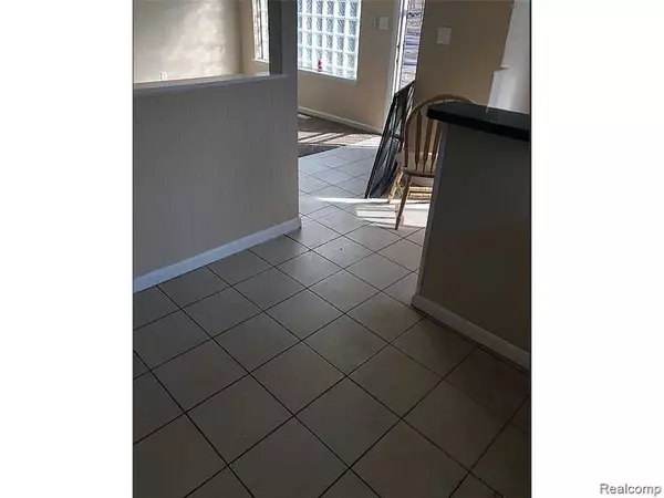 Detroit, MI 48215,4337 Algonquin Street