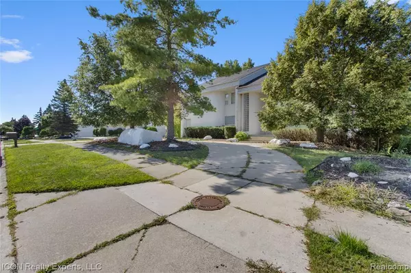 West Bloomfield, MI,5727 Royal Wood