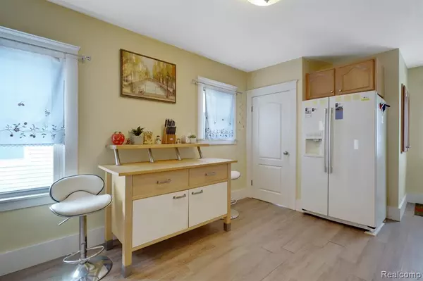 Fenton, MI 48220,832 Pinecrest E Drive