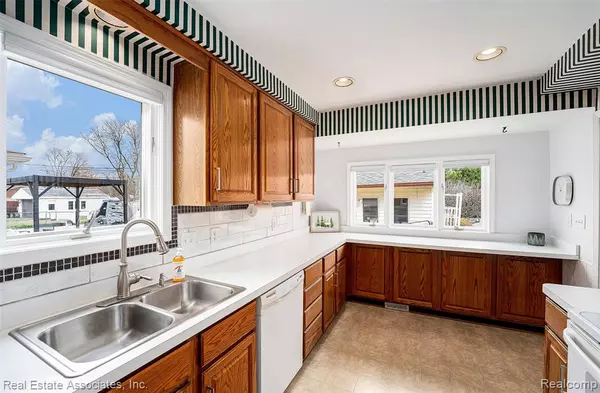 Livonia, MI 48150,35435 W Chicago Street