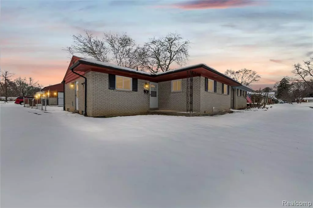 Livonia, MI 48154,28507 Sunnydale Street