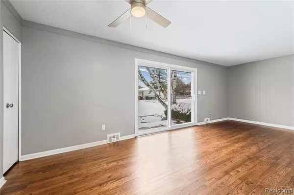 Livonia, MI 48154,28507 Sunnydale Street