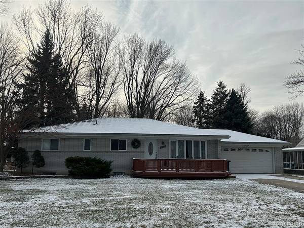 27650 Riviera Street, Harrison Township, MI