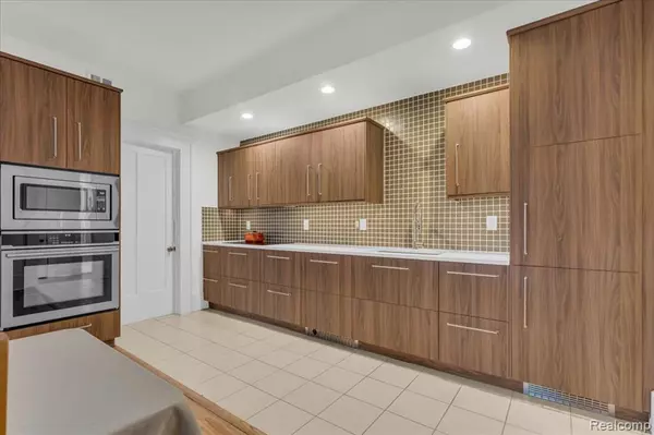 Detroit, MI 48201,615 W Hancock Street