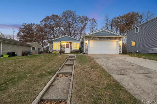 751 Norchester Street, South Lyon, MI 48178