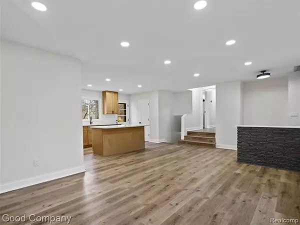 Rochester Hills, MI 48309,32 Shagbark Drive