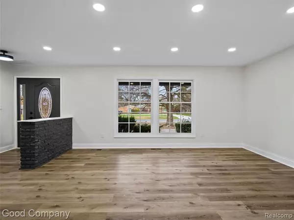 Rochester Hills, MI 48309,32 Shagbark Drive