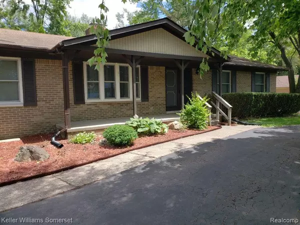 Farmington Hills, MI 48336,24694 CREEKSIDE Drive