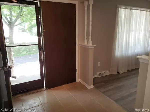 Farmington Hills, MI 48336,24694 CREEKSIDE Drive