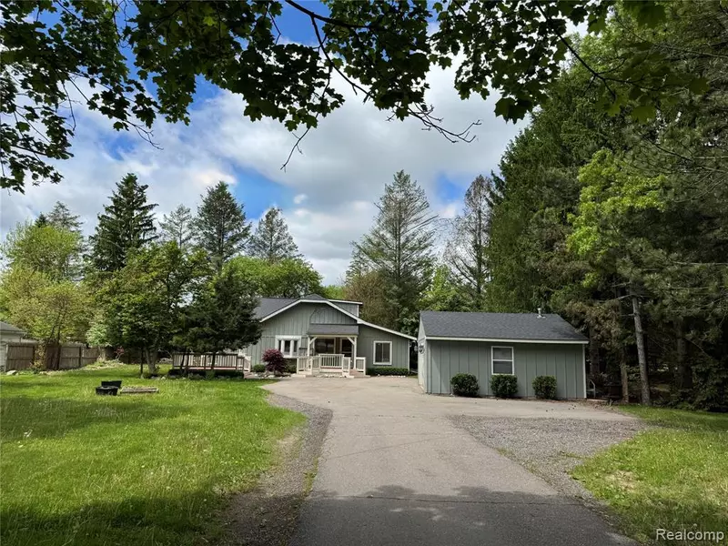 4448 Pleasant Valley Road, Brighton, MI 48114