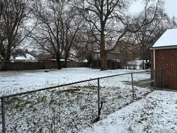 Harper Woods, MI 48225,18736 Huntington Avenue