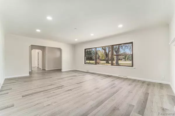 Novi, MI,24614 Taft Road