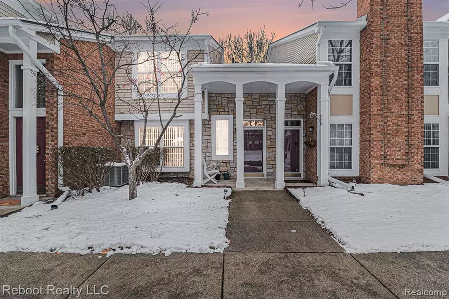 56234 Troon Dr N, Shelby Twp, MI 48316