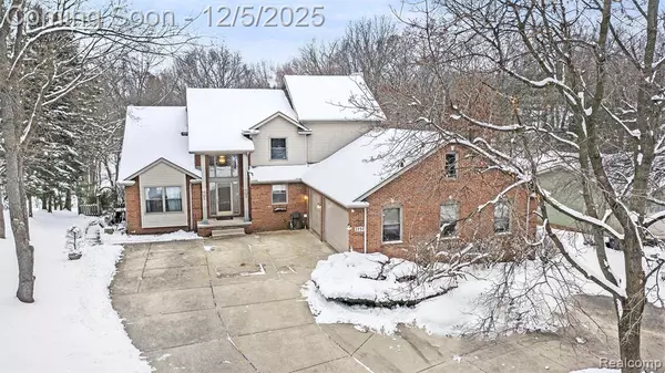 2757 N Tipsico Lake Road, Hartland, MI 48353