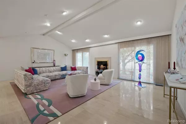 Bloomfield Hills, MI 48302,5129 Woodlands Lane