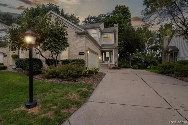 39568 Dun Rovin Drive, Northville, MI 48168