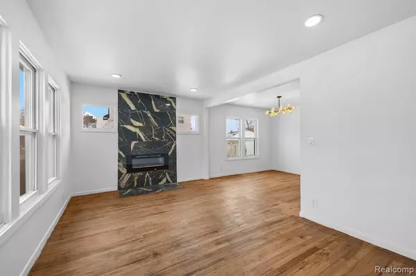 Detroit, MI 48227,15846 Lesure Street