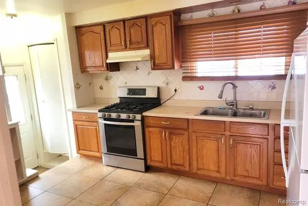 Dearborn Heights, MI 48127,6554 Cronin S Drive