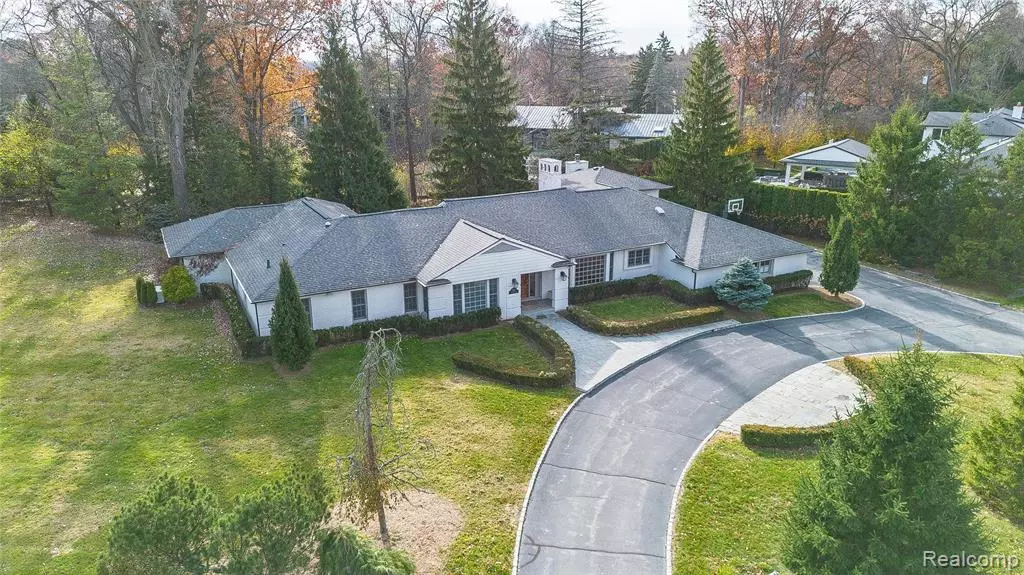 591 Rudgate Road, Bloomfield Hills, MI 48304