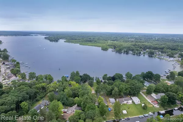 Hamburg, MI,0 GLENROYLET Drive