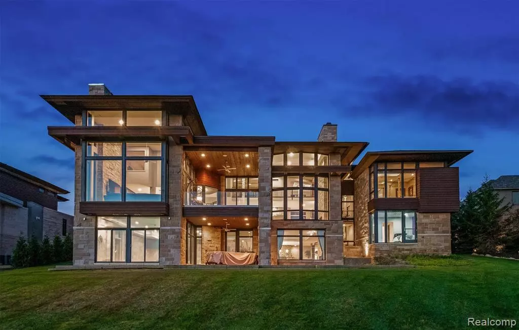 Bloomfield Hills, MI 48302,2657 TURTLE SHORES Drive