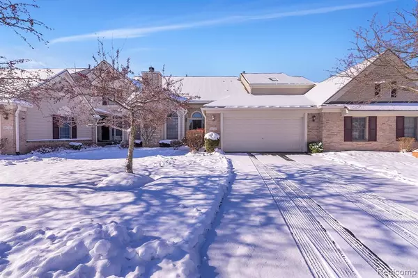 16729 Lyonhurst Circle, Northville, MI 48168