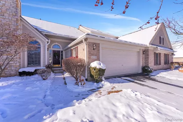 16729 Lyonhurst Circle, Northville, MI 48168