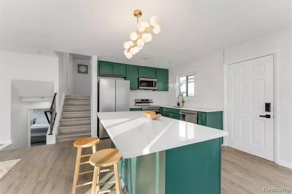 Royal Oak, MI 48067,213 N Gainsborough Avenue