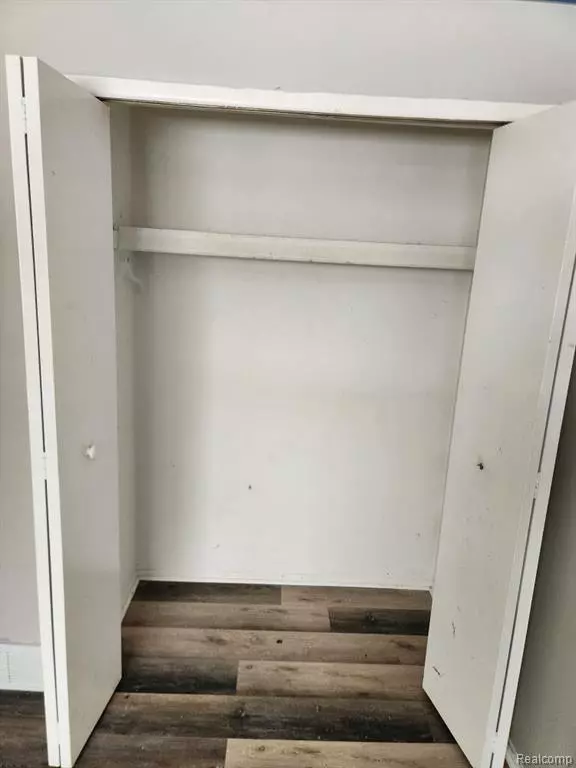 Romulus, MI 48174,15587 Oakbrook Street