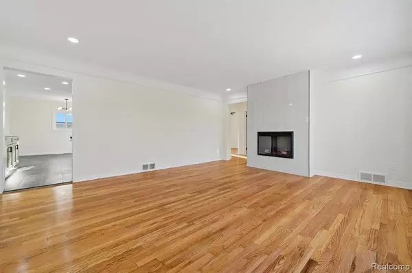 Saint Clair Shores, MI 48080,19912 Alger Street