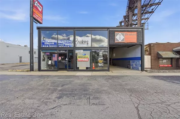 32044 Woodward Avenue, Royal Oak, MI 48073