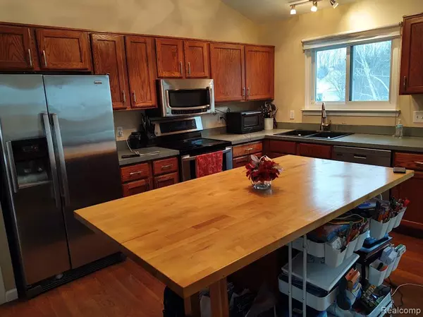 Wixom, MI 48393,1432 Pond View Court