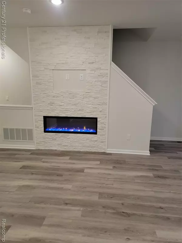 Troy, MI 48085,4813 Parkside Lane