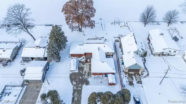 13504 S Horrell Road, Fenton, MI 48430