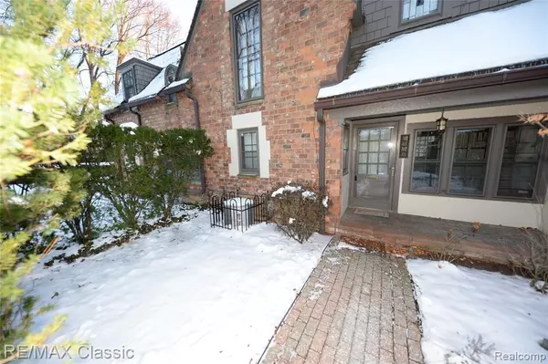 Birmingham, MI 48009,1060 Wimbleton Drive