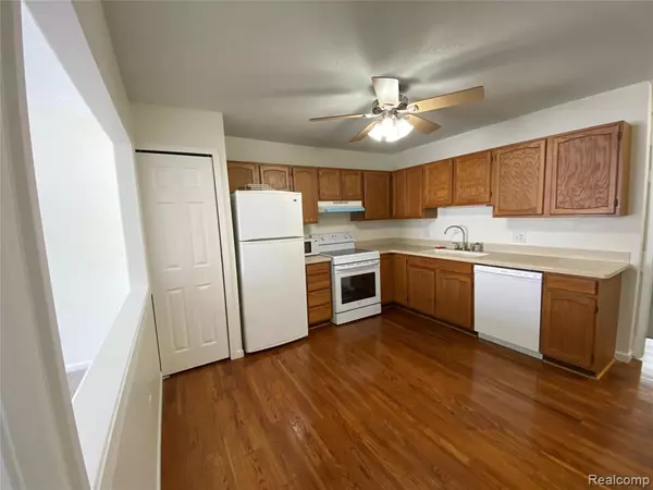 Milan, MI 48160,596 Yorkshire Sq. Square