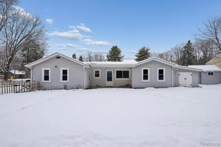 2266 Newberry Road, Waterford, MI 48329