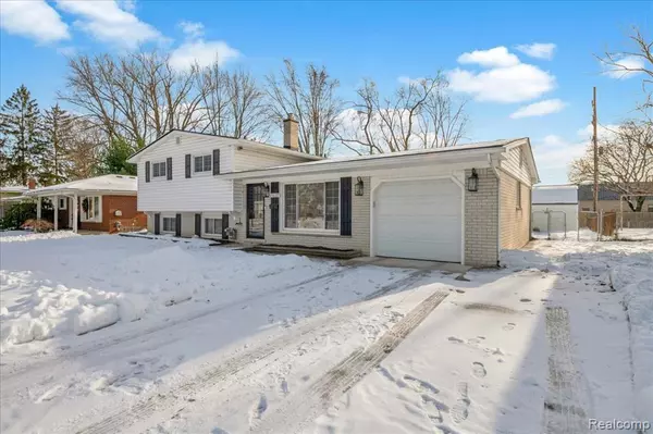 Farmington, MI 48336,33027 Meadowlark Street