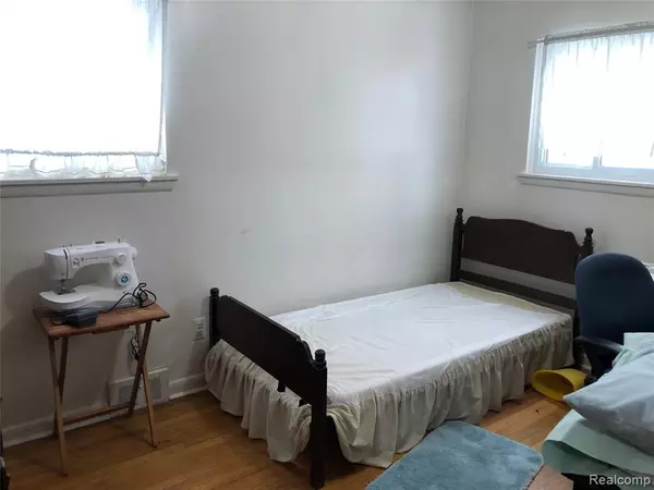 Livonia, MI 48152,20010 Rensellor Street