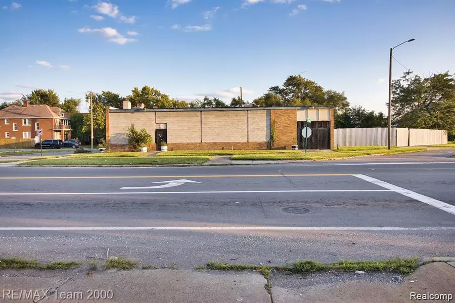 8401 W Chicago, Detroit, MI 48204