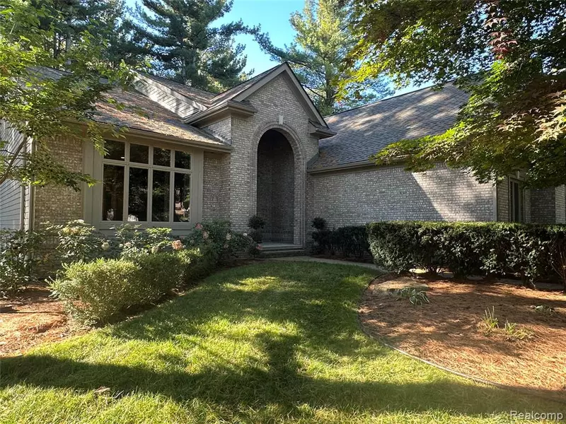 9112 Roger Scott, Hamburg, MI 48116