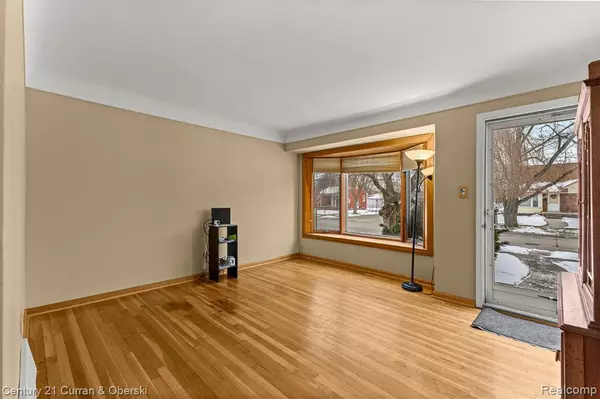 Allen Park, MI 48101,9804 Hubert Avenue