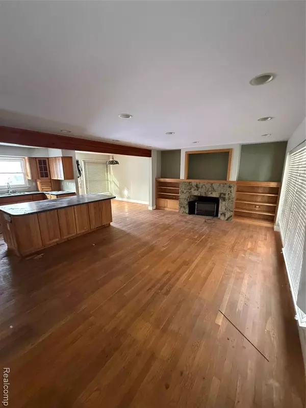 Southfield, MI 48076,29863 Fall River Road