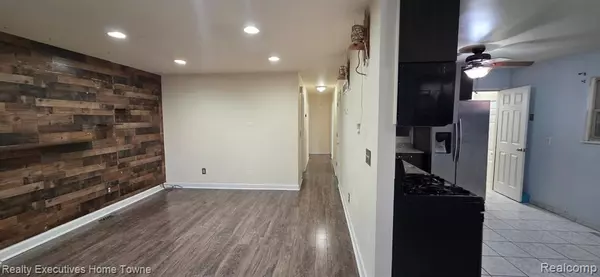 Warren, MI 48093,32230 RUEHLE Avenue