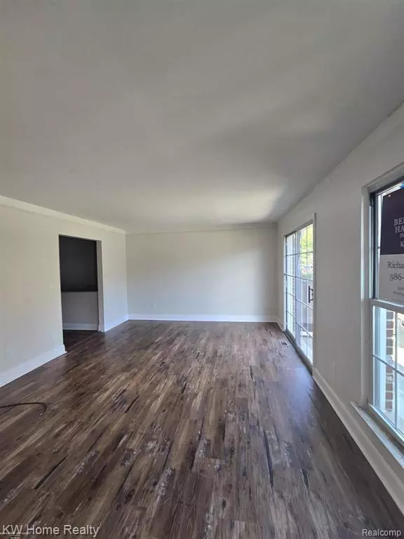 Clinton Twp, MI 48038,39551 Heatherheath Drive